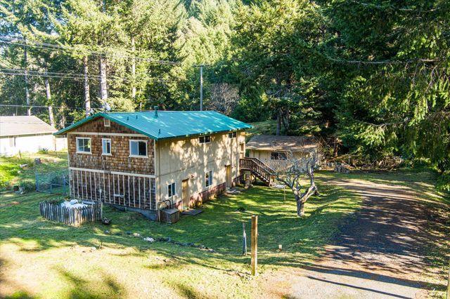 111 Beach Road, Shelter Cove, CA 95589