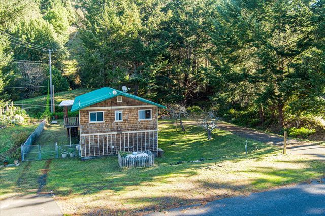 111 Beach Road, Shelter Cove, CA 95589