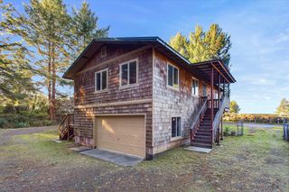 111 Beach Road, Shelter Cove, CA 95589