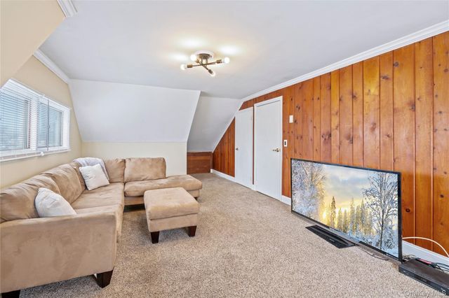 68 Summer Lane, Hicksville, NY 11801