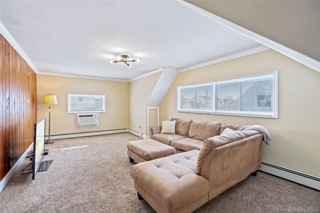 68 Summer Lane, Hicksville, NY 11801