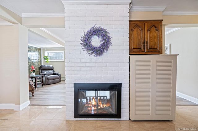 68 Summer Lane, Hicksville, NY 11801