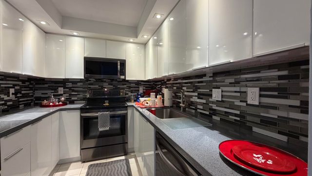 20335 W COUNTRY CLUB Drive 2408, Aventura, FL 33180
