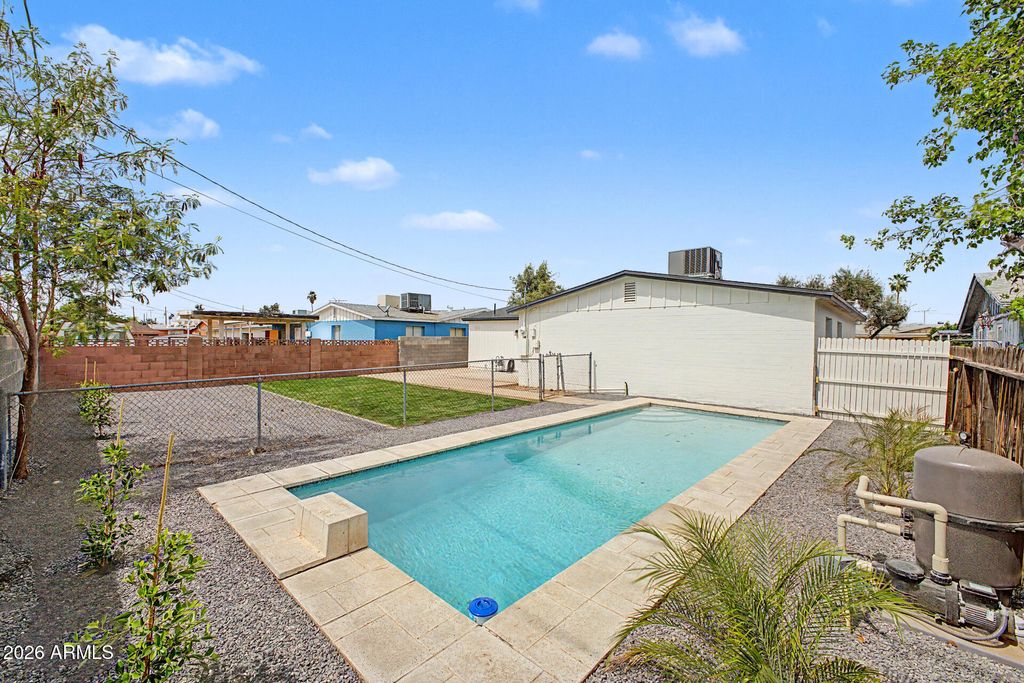 Image 20 of property listing at 4923 W CYPRESS Street, Phoenix, AZ 85035