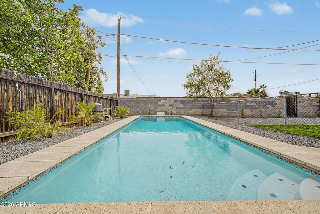 Image 21 of property listing at 4923 W CYPRESS Street, Phoenix, AZ 85035