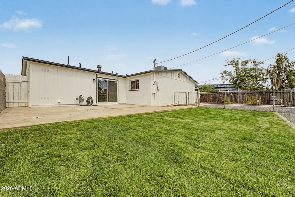 Image 22 of property listing at 4923 W CYPRESS Street, Phoenix, AZ 85035