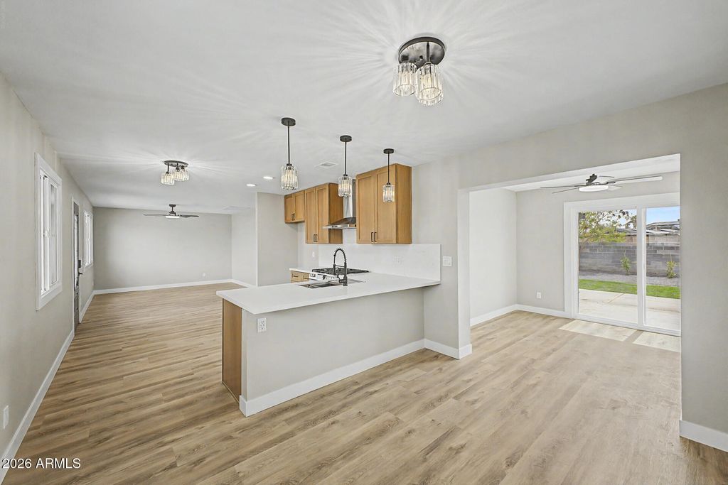 Image 6 of property listing at 4923 W CYPRESS Street, Phoenix, AZ 85035