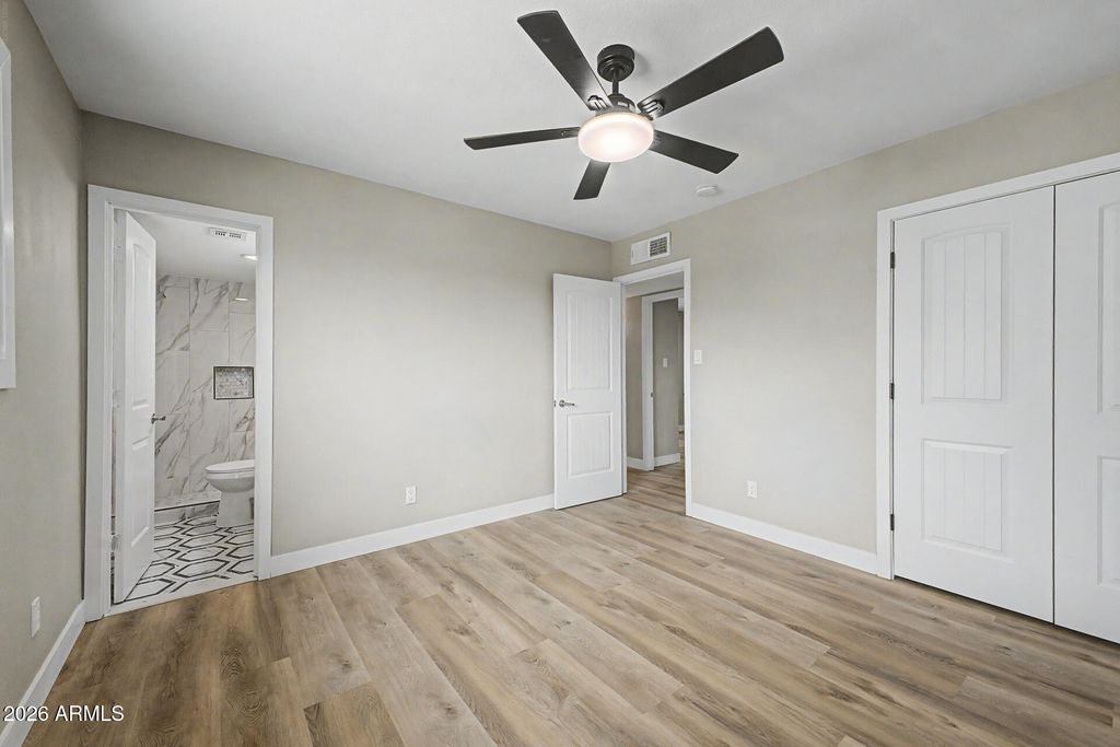 Image 9 of property listing at 4923 W CYPRESS Street, Phoenix, AZ 85035