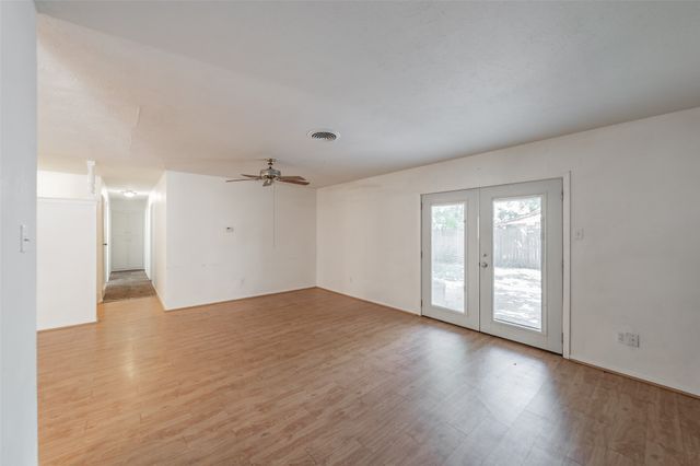 602 Buffalo Drive, Arlington, TX 76013