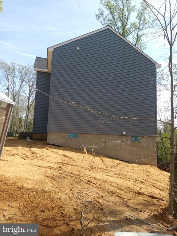 Image 4 of property listing at 12448 PAINTED HORSE TRL, Lusby, MD 20657