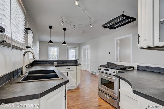 1440 Cole Street, Birmingham, MI 48009