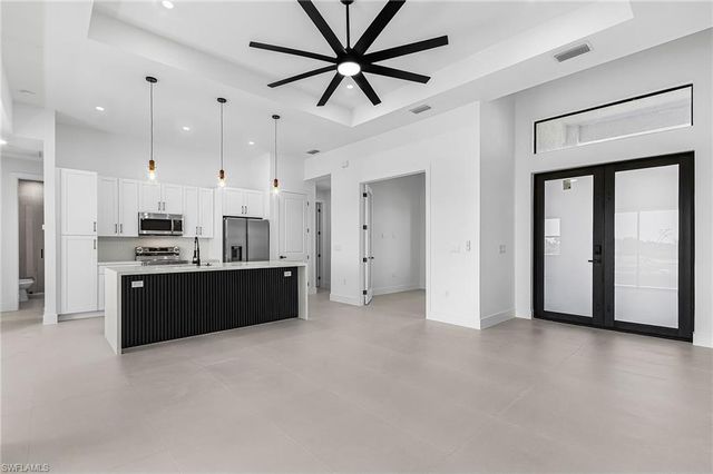 800 NW 8th TER, Cape Coral, FL 33993