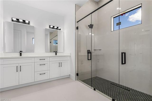 800 NW 8th TER, Cape Coral, FL 33993