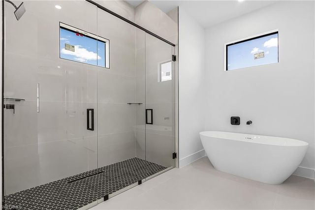 800 NW 8th TER, Cape Coral, FL 33993