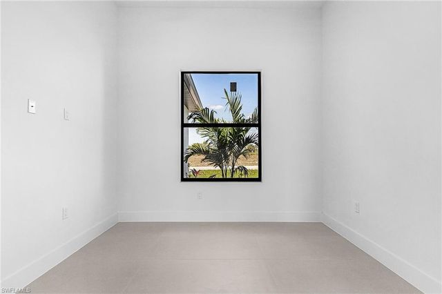 800 NW 8th TER, Cape Coral, FL 33993