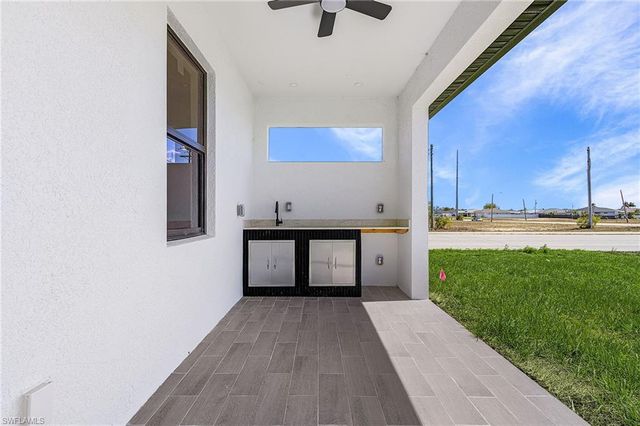 800 NW 8th TER, Cape Coral, FL 33993