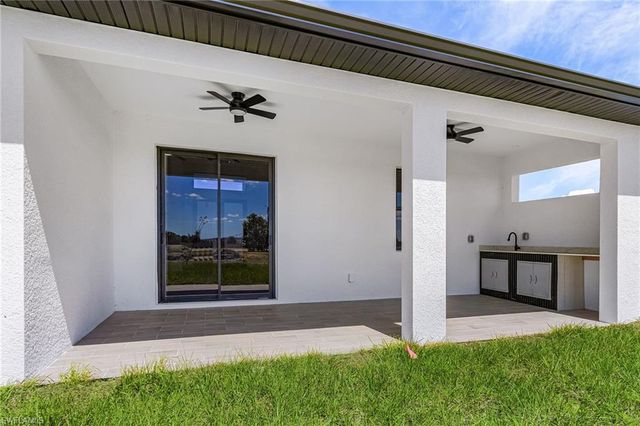 800 NW 8th TER, Cape Coral, FL 33993