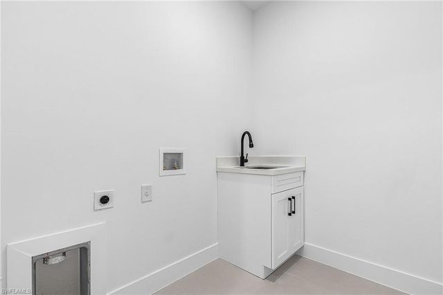 800 NW 8th TER, Cape Coral, FL 33993