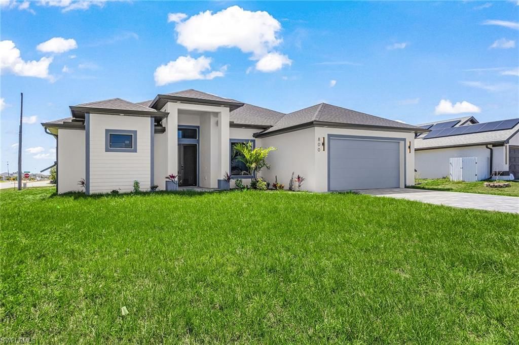 800 NW 8th TER, Cape Coral, FL 33993