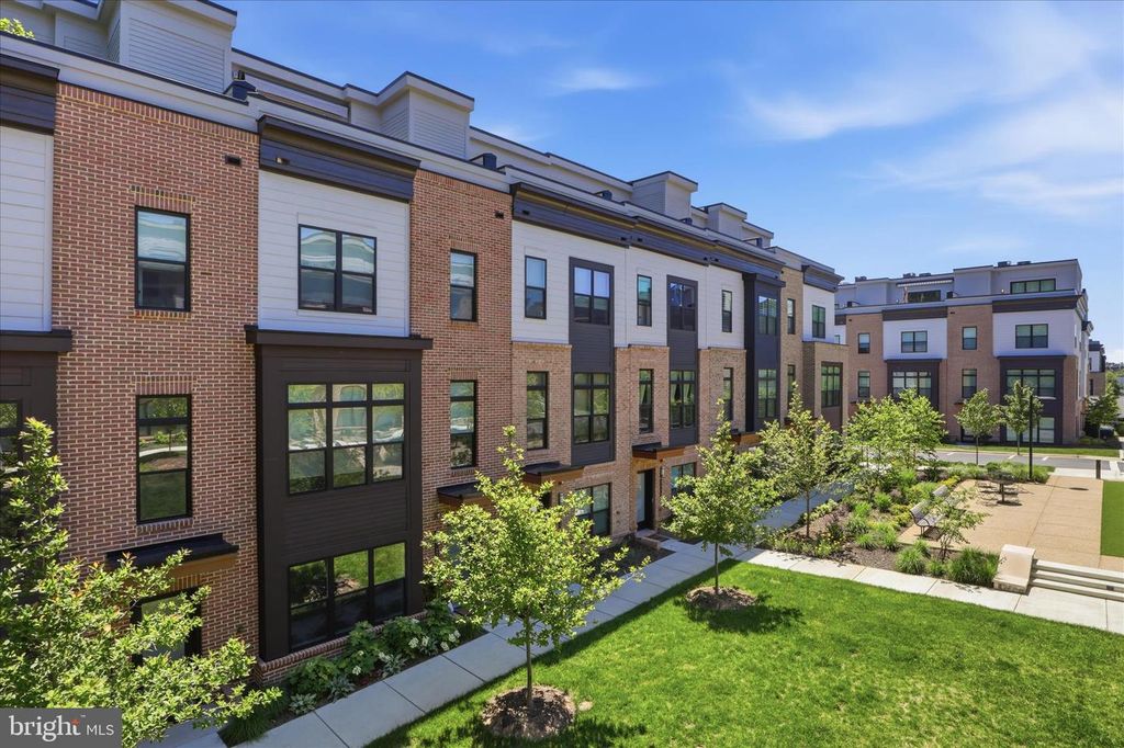 2110 TYSONS RIDGELINE RD, Falls Church, VA 22043