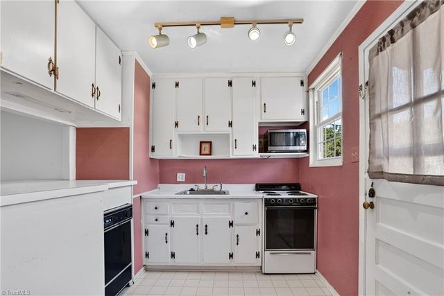 1810 Villa Drive, Greensboro, NC 27403