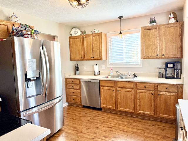 209 Dorchester Dr, White House, TN 37188