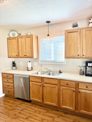 209 Dorchester Dr, White House, TN 37188