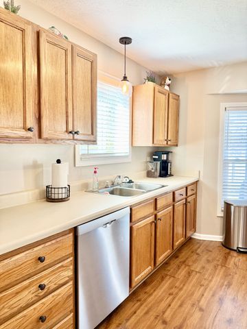 209 Dorchester Dr, White House, TN 37188