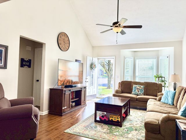 209 Dorchester Dr, White House, TN 37188