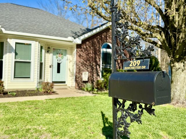 209 Dorchester Dr, White House, TN 37188