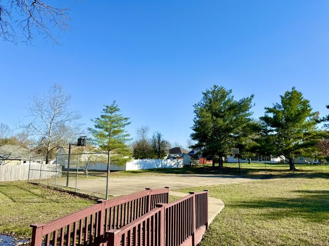 209 Dorchester Dr, White House, TN 37188