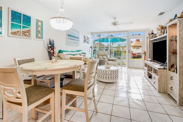 4375 TAHITIAN GARDENS CIRCLE B, Holiday, FL 34691