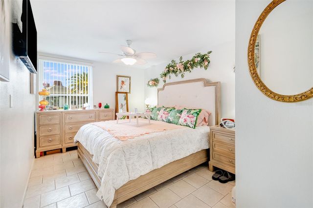 4375 TAHITIAN GARDENS CIRCLE B, Holiday, FL 34691