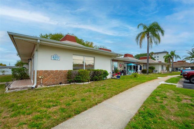 4375 TAHITIAN GARDENS CIRCLE B, Holiday, FL 34691