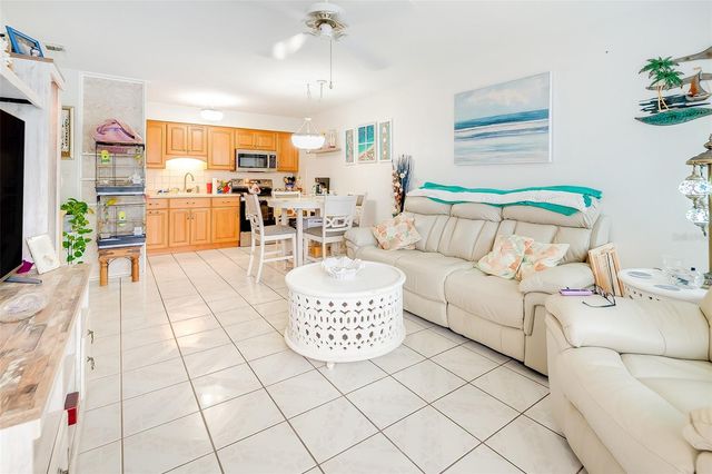 4375 TAHITIAN GARDENS CIRCLE B, Holiday, FL 34691