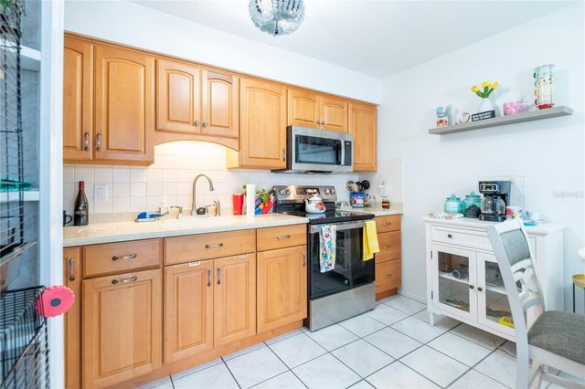 4375 TAHITIAN GARDENS CIRCLE B, Holiday, FL 34691