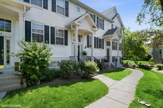 1094 Manchester Circle, Grayslake, IL 60030