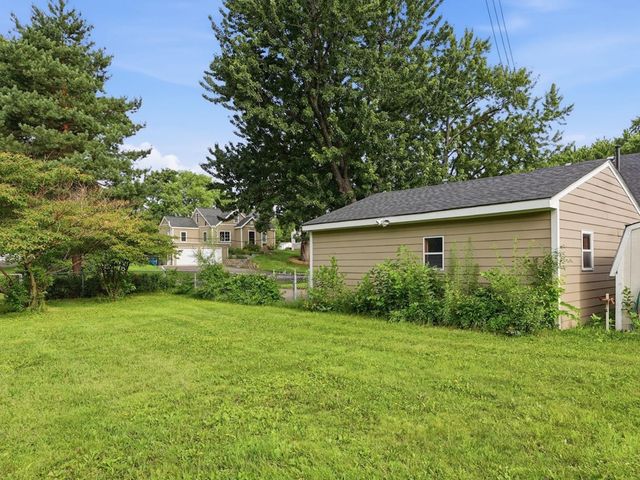 8933 Wally Drive, Golden Valley, MN 55427
