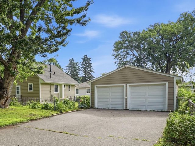 8933 Wally Drive, Golden Valley, MN 55427