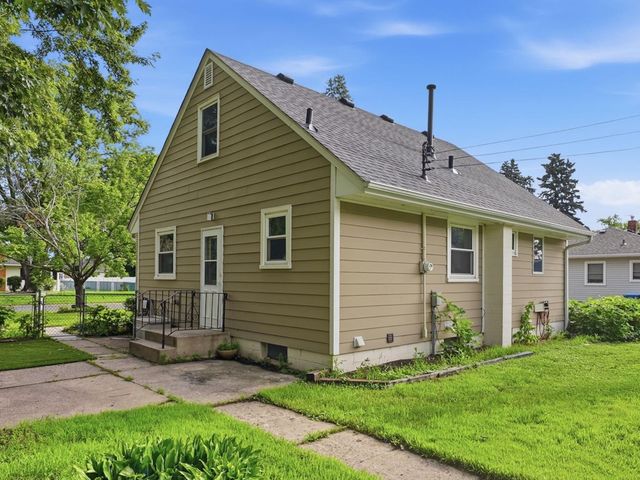 8933 Wally Drive, Golden Valley, MN 55427