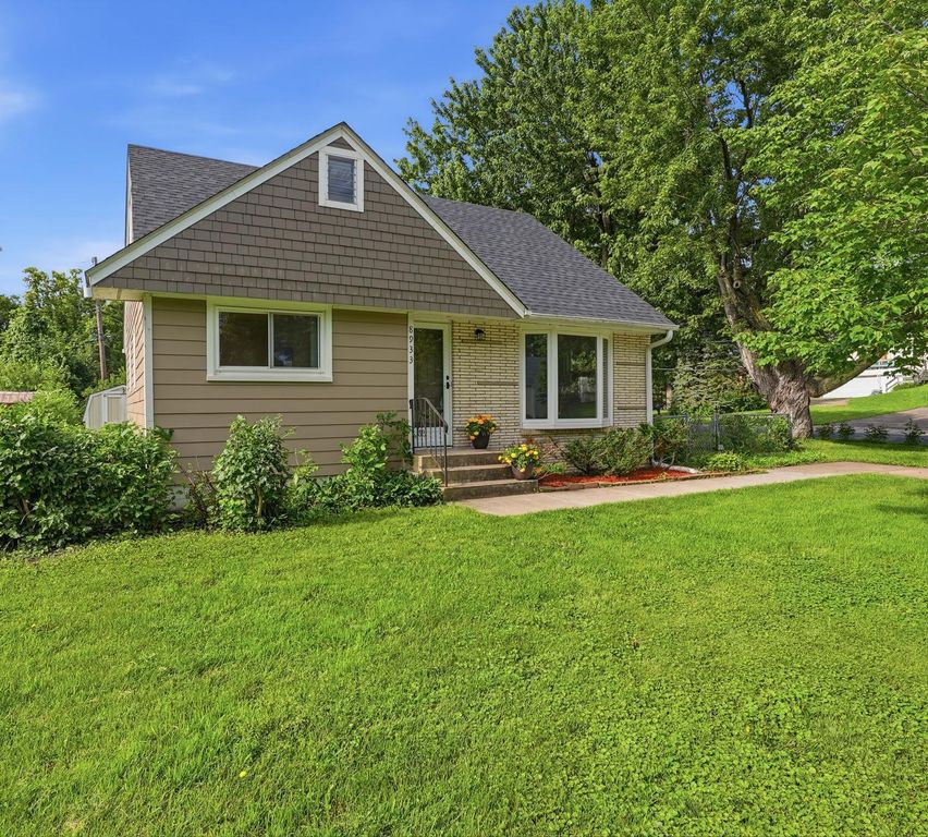 8933 Wally Drive, Golden Valley, MN 55427