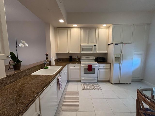 27 Harbour Isle Drive W 305, Fort Pierce, FL 34949