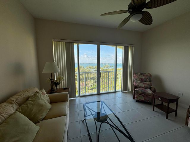 27 Harbour Isle Drive W 305, Fort Pierce, FL 34949