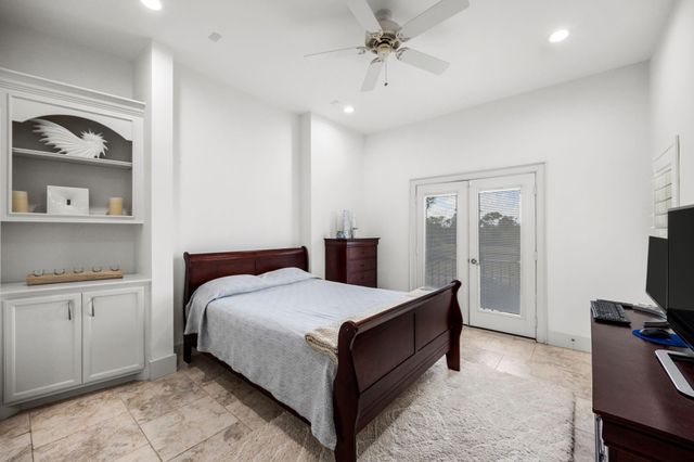 1210 Parkerhaven Court, Houston, TX 77008