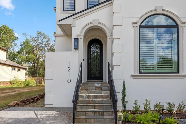 1210 Parkerhaven Court, Houston, TX 77008