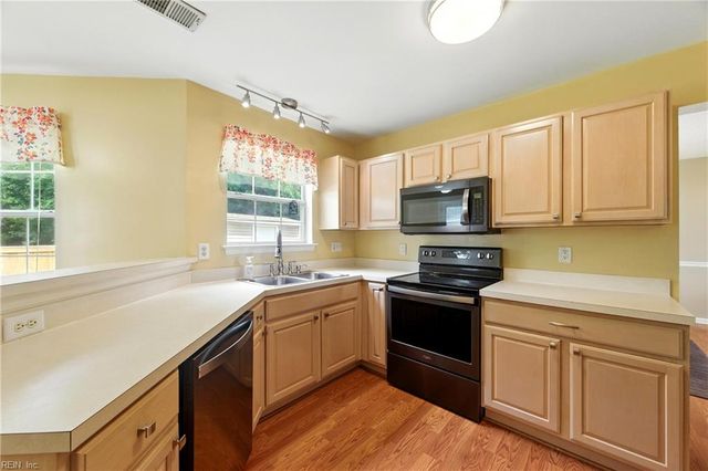 877 Holbrook DR, Newport News, VA 23602