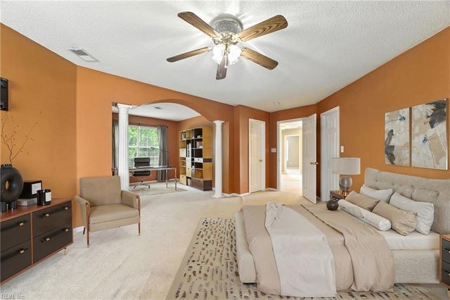877 Holbrook DR, Newport News, VA 23602