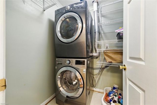 877 Holbrook DR, Newport News, VA 23602