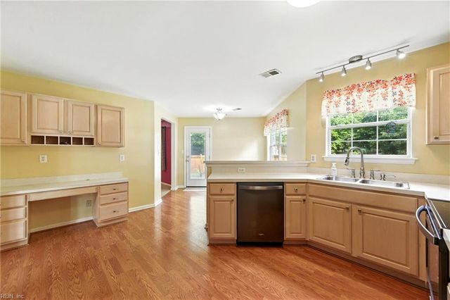 877 Holbrook DR, Newport News, VA 23602