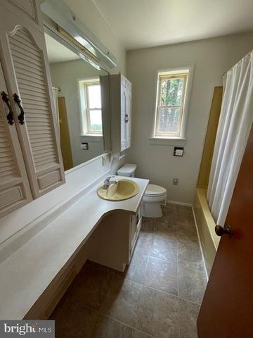 67 AIRPORT HILL RD, Lewistown, PA 17044